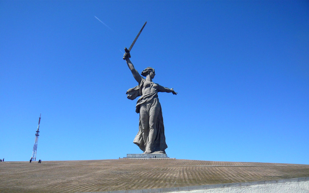 Die 85 Meter hohe Mutter-Heimat-Statue in Wolgograd, Russland